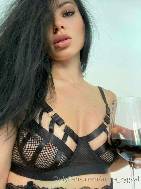 Today I decided to treat myself to delicious wine 👄🍷

And fr..