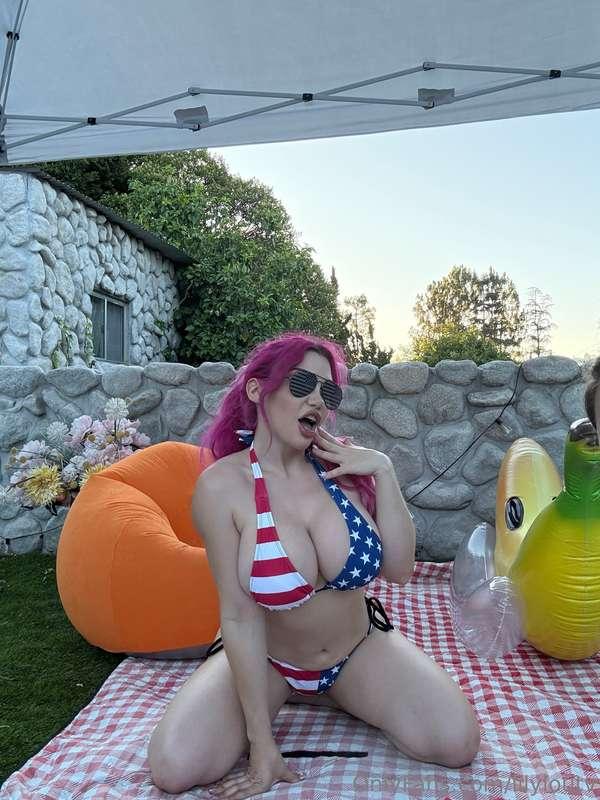 Hope you’re having a fun 4th! Here are some little moments f..