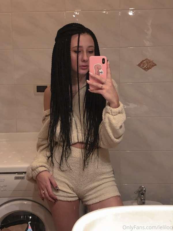 Who wants to give me a new sexy pajamas for Christmas? 🎅