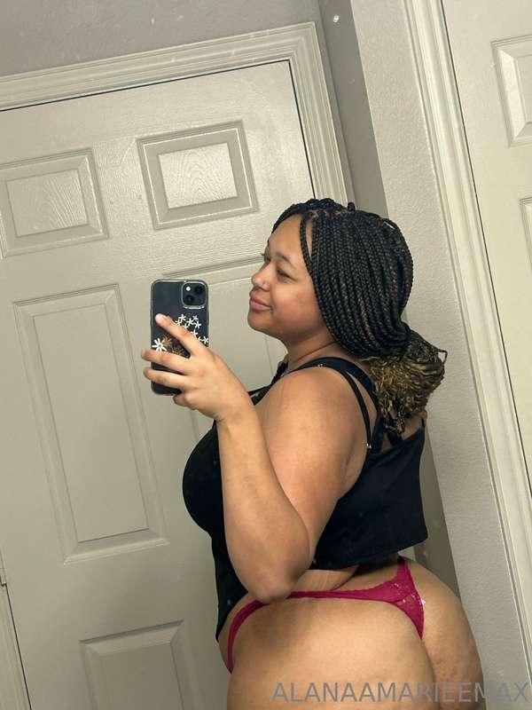 What color thong you think would look the best on me?