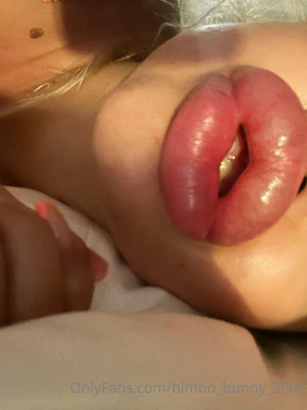 Lips to cum on 😛
