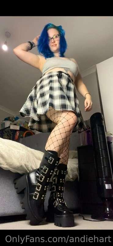 $10 and I’ll lift the skirt up 😌