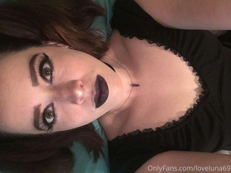 Awe look at my cute gothic style 🥰