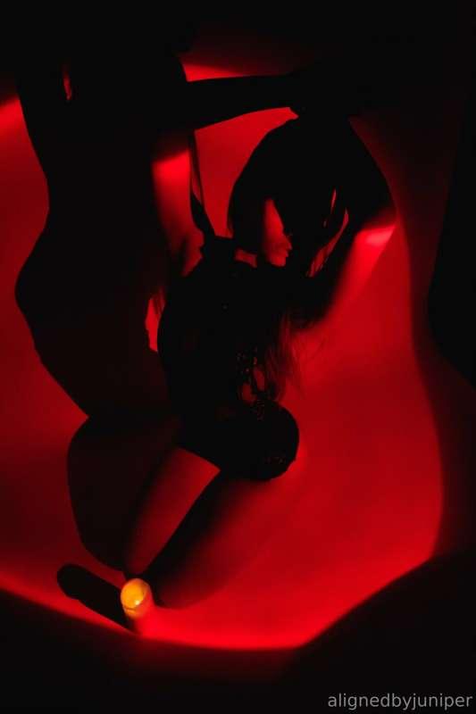 Let’s play in the red room 🥀🍷