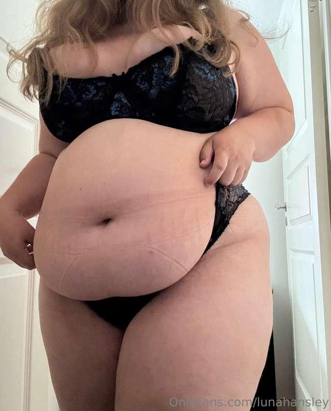 Soon this will be unwearable😩🩷 do you think I can still sque..