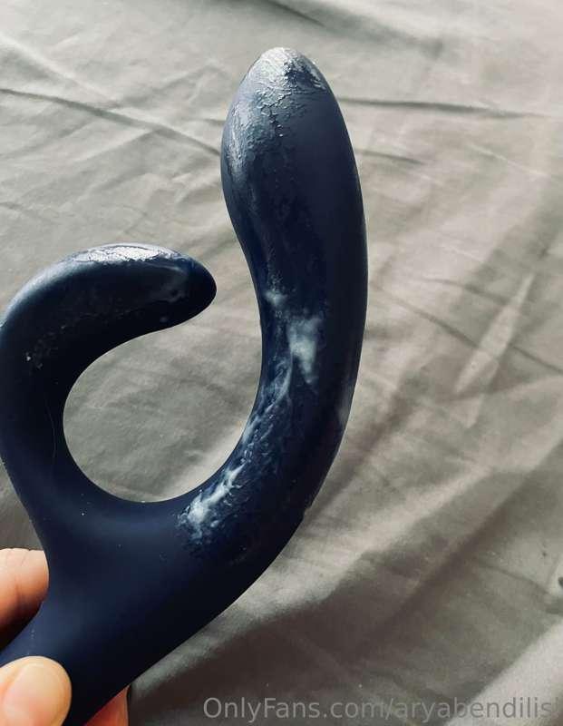 This We-Vibe vibrator is no joke 🥵 💦 

The build up and girl..