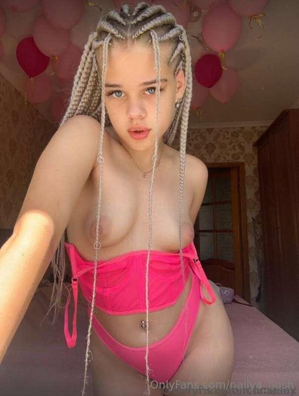 LUXURY PUSSY @loonamax IS WET RIGHT NOW💦💦💦 SHE WANTS TO FILL..