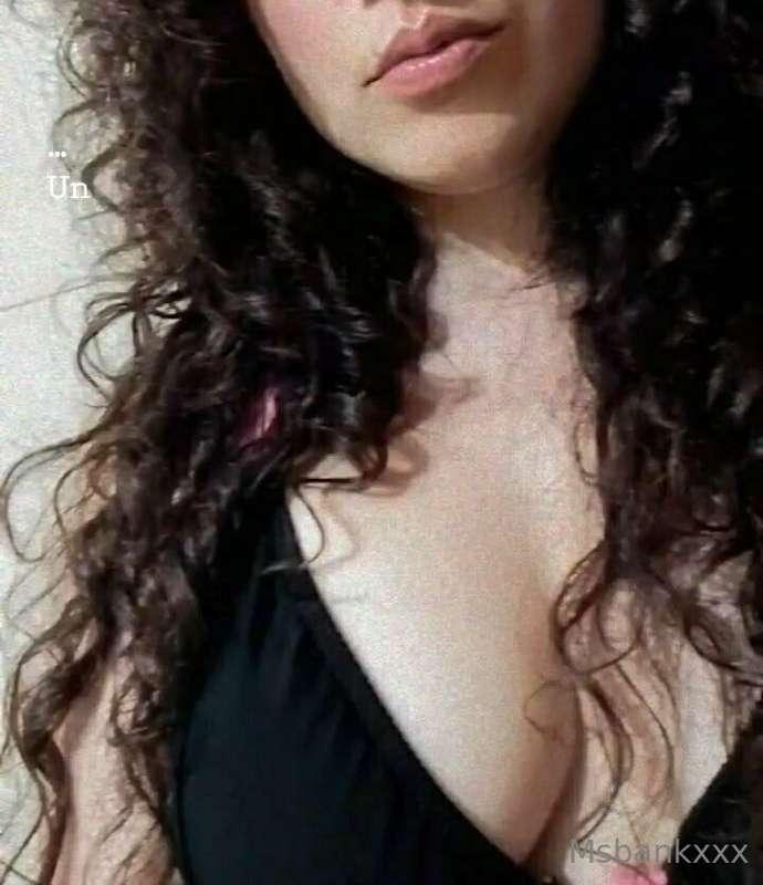 Hi, babe!  How are you?🔥🔥🔥
Are you gonna be my boyfriend?😈😈😈..