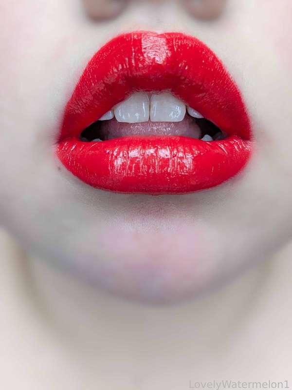 Mmm can't have a Christmas dinner without cranberries! ❤️💋 Anyone want a little taste? Hehe

#FYP #LipstickFetish #Lipstick #Lips #LipGloss #MouthFetish #Mouth #Oral #Tongue #Tease #UpClose #Kisses #LovelyWatermelon1 #MoodyWatermelon1 #Makeup #MakeupFetish #Kisses #Girlfriend #Gentle #Soft #Girl #KissMarks #Christmas #Holidays #AdventCalendar #MerryKissmas