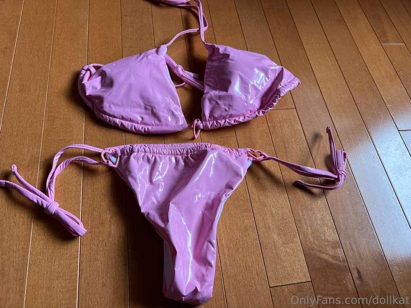 New pink leather bikini! Let’s get all my chunkiness in this..