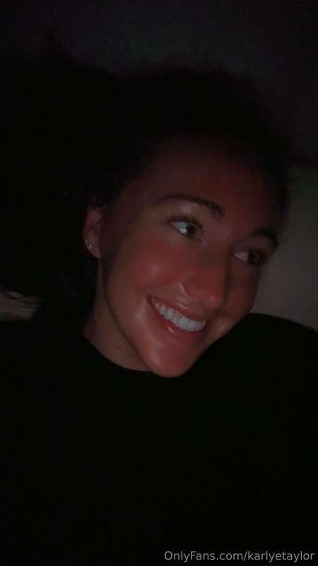 Bored in bed... cum chat 😈