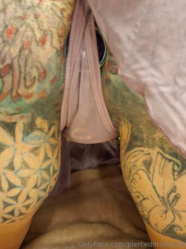 Here's a little collection of pics of my tattooed bumhole wi..