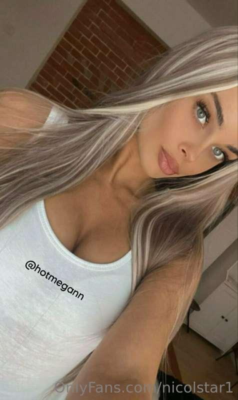 ## 𝐁𝐄𝐀𝐔𝐓𝐈𝐅𝐔𝐋 𝐁𝐋𝐔𝐄 𝐄𝐘𝐄𝐃 𝐍𝐘𝐌𝐏𝐇𝐎🔥🔥💦
## Check why her name is @h..
