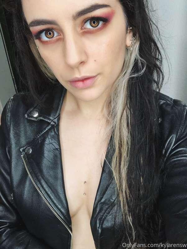 Leather jacket and free 🍒 are always a good combo, am I wron..