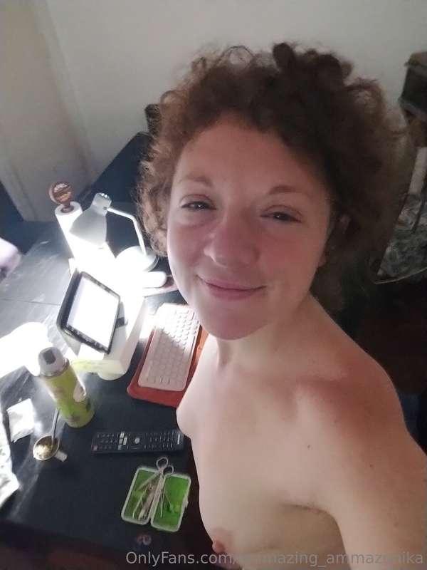 ***naked home office***
