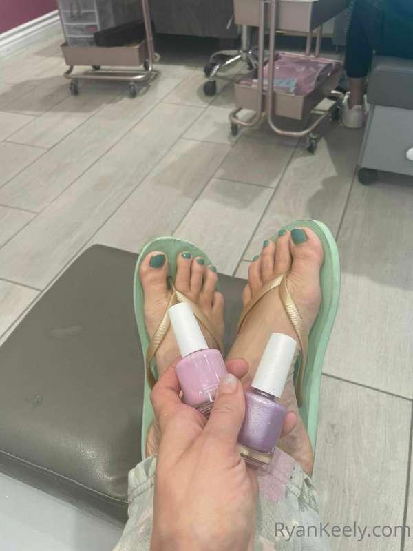 feet lovers... tell me your favorite !!