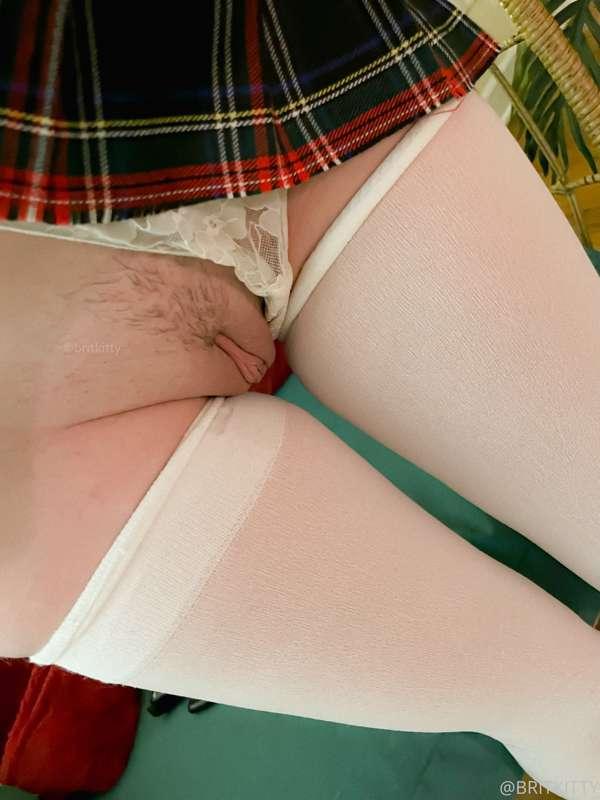 lift my skirt up and eat me out 😋