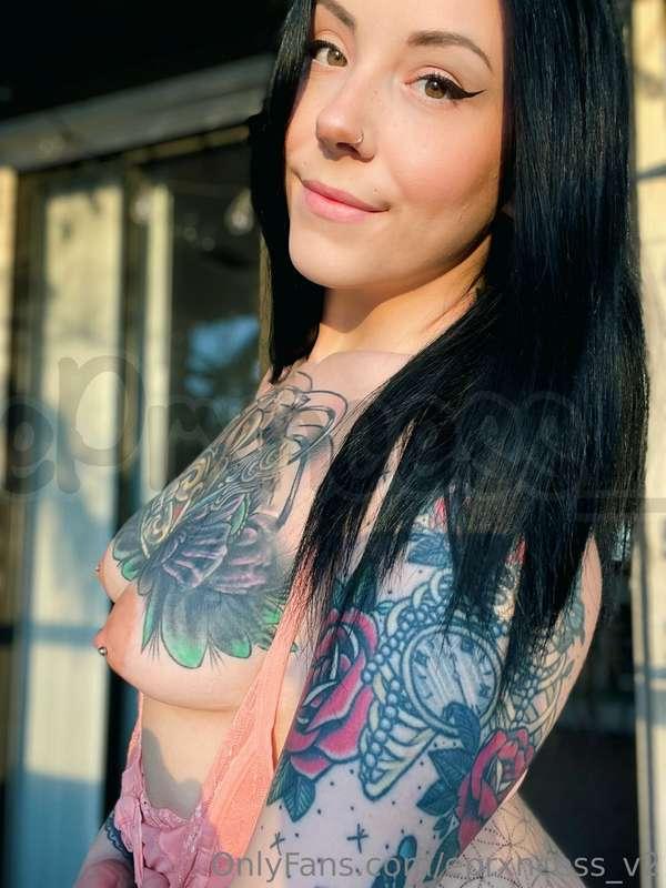 I heard titty pics are your fav so I made sure to take a bun..
