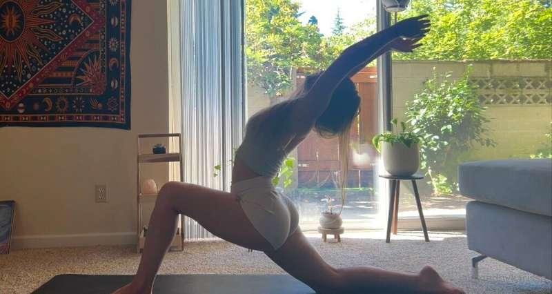 Lunging into the new month 🤪🤍
I’ve been trying new yoga pose..