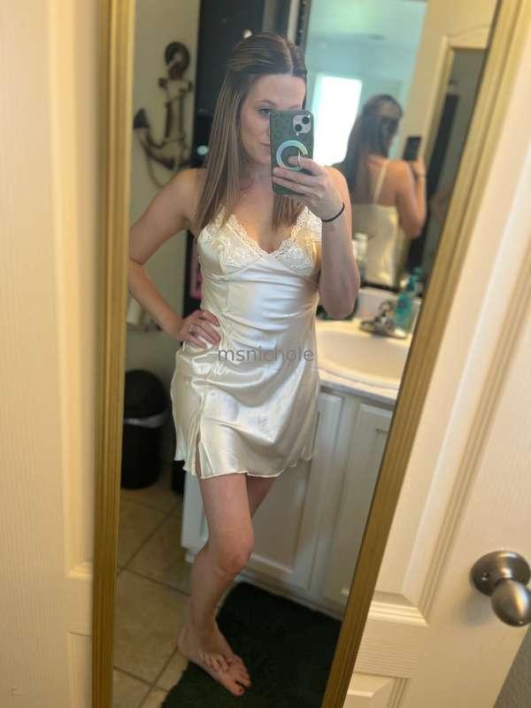 Happy Titty Tuesday!!💕 Available if you need me!Be on the lo..