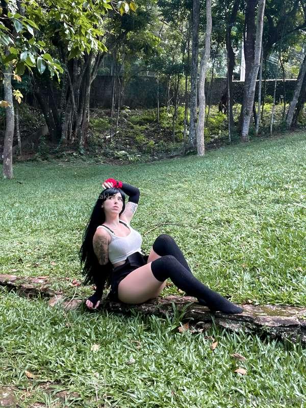 Do I have any Tifa fans here? 👉👈