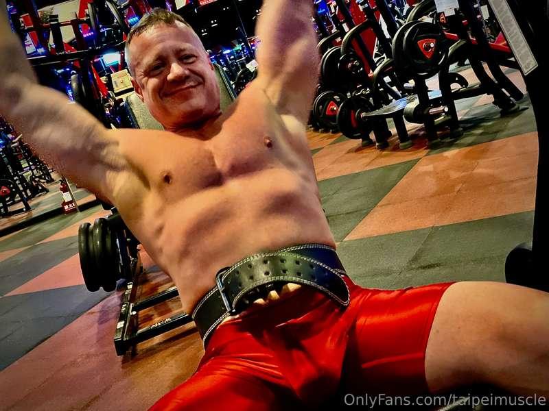 No shirt at the GYM. If you see me at your gym, can you cont..