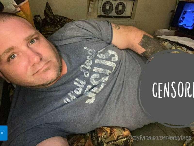 ::::::::::::35% off 1st month!!!!!::::::::::

Normal redneck..