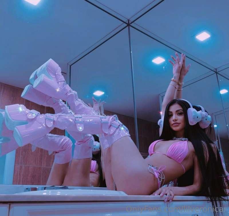 It’s my fuucking Birthday!! 😈 today, we celebrate me 💋