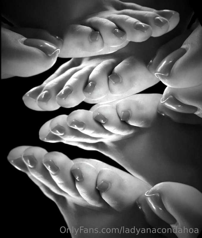 Hypn0tizing toes