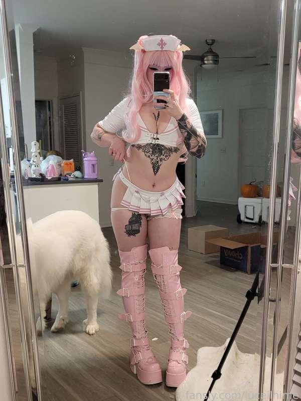 Have a Halloween party tonight! Took some casual pictures because I thought I looked like a cute little snack waiting to be tasted 
This outfit makes me feel so turned on...I can't wait to do an actual shoot in this for you all 👄💓