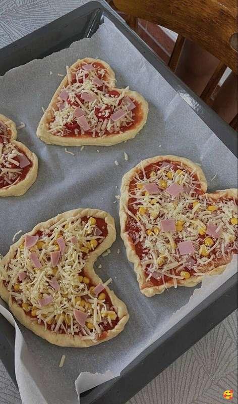 it’s clear that the pizza was made with love 💕🌞
