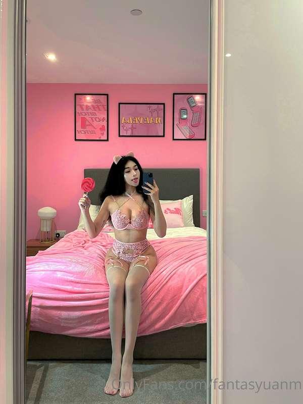 feeling cute… wanna lick some of my lollipop?🍭
