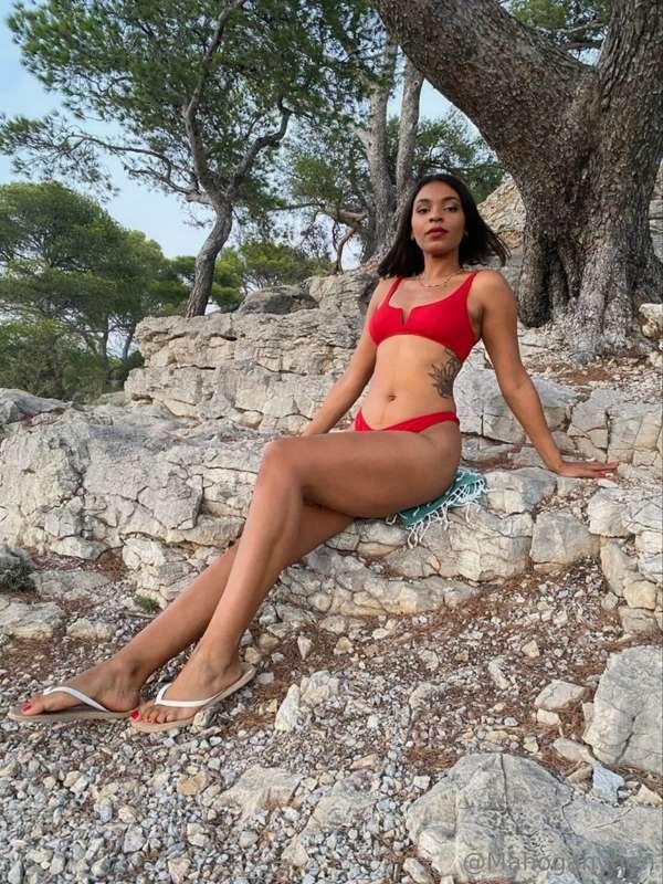 The best way to spend your first day of vacation? ☀️ Obeying..