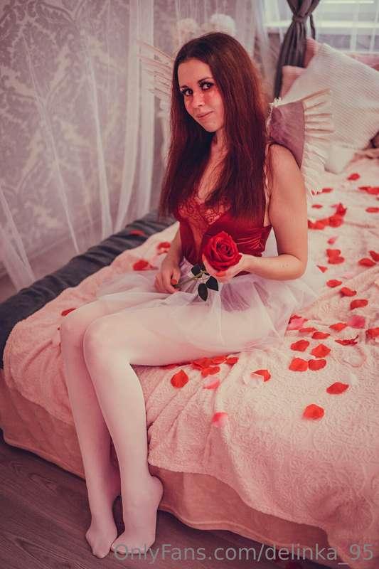 Do you like sweets? How about the rose and me? ❤️🤫🌹
Photo by..