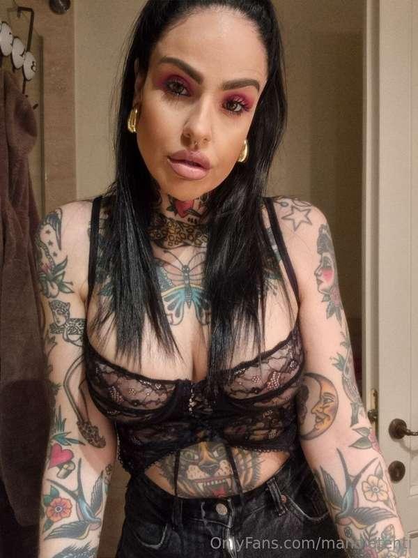 le vuoi vedere queste super tette? mandami un messaggio che ..
