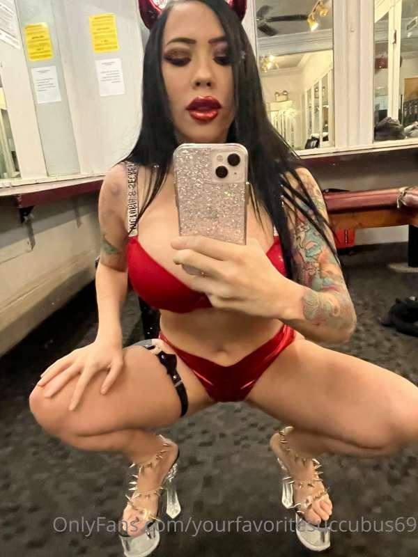 At the club, tip if you would get a dance 😘