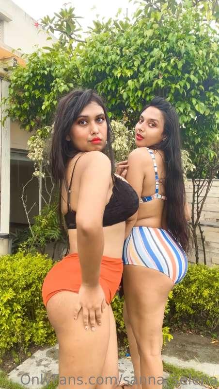 Selena’s one hand in sannati’s one boob