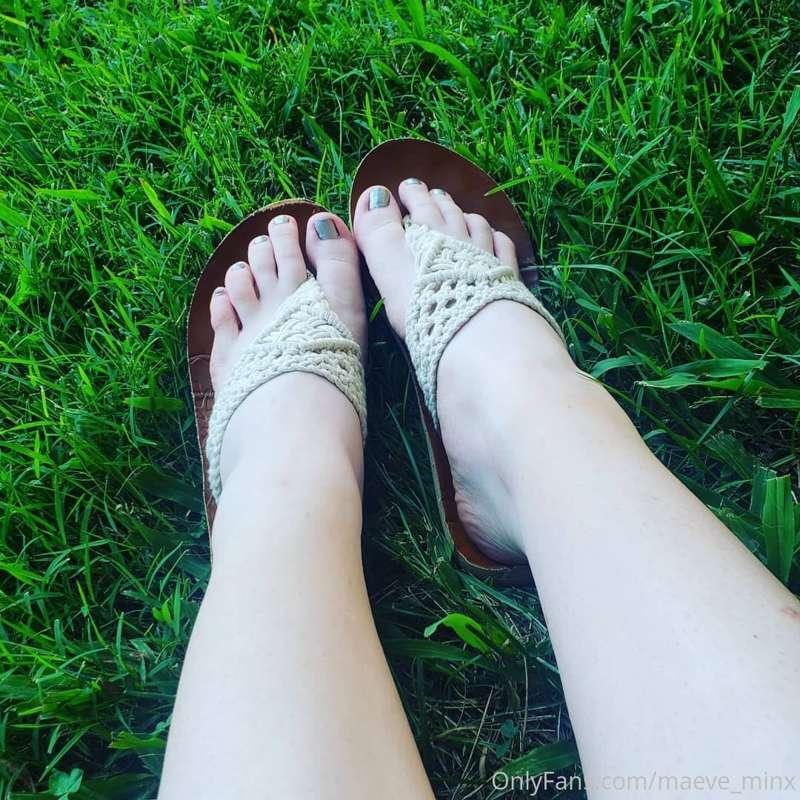 Loving the weather today. Being barefoot in the grass is the..