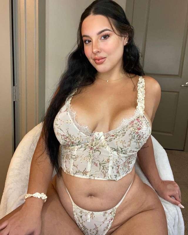 I love this corset so much , does it make my boobs look nice..