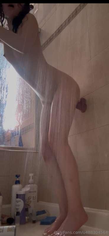Me orgasming in the shower with a dildo😅😅😅message me for vid..