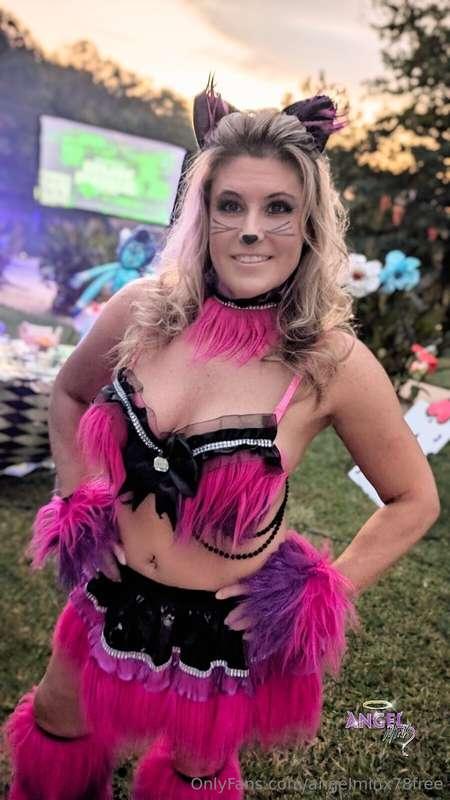 Happy MILF Monday. This 50+ MILF spent the last weekend of s..