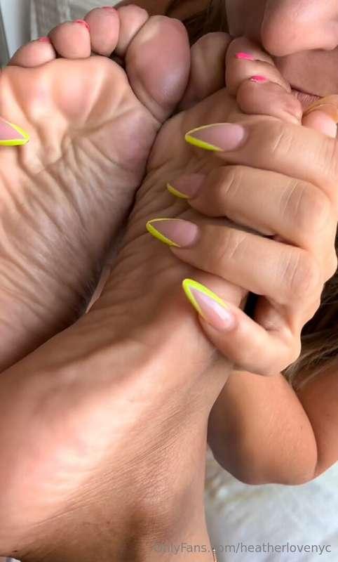 MMmm mMm mmmm! So soft any they smell like heaven!!🤩🦶🏼🦶🏽