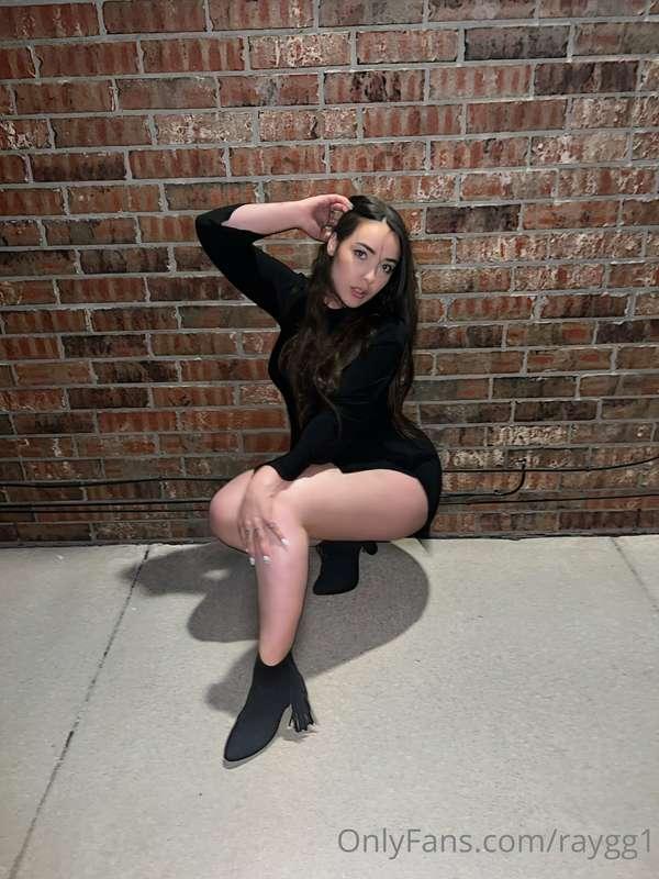 A few tips to have smooth, silky skin 😉
~Staying hydrated. 
..