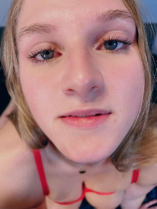 Happy New Year’s Eve babies! 🍾 My New Years resolution is to..