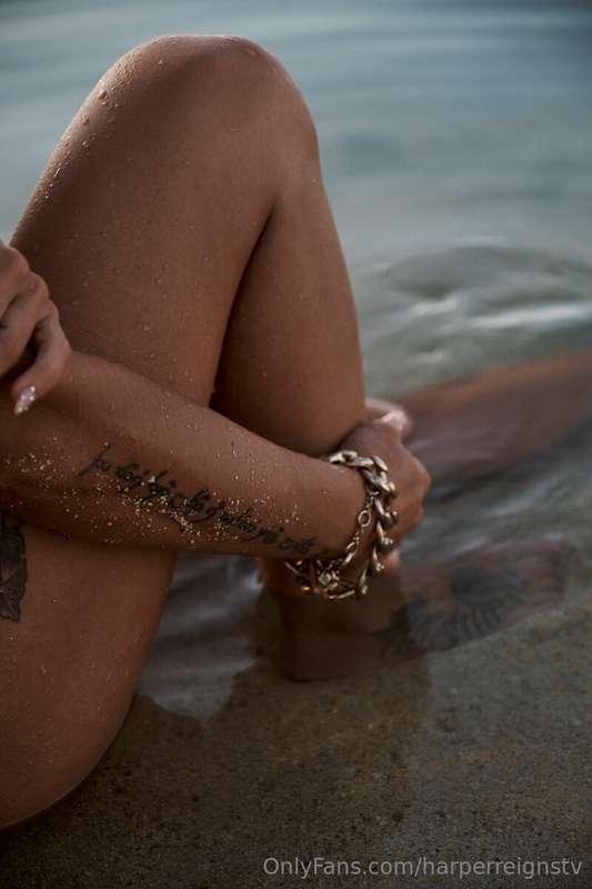 silhouette worth sinning forhttps://onlyfans.com/harperreign..