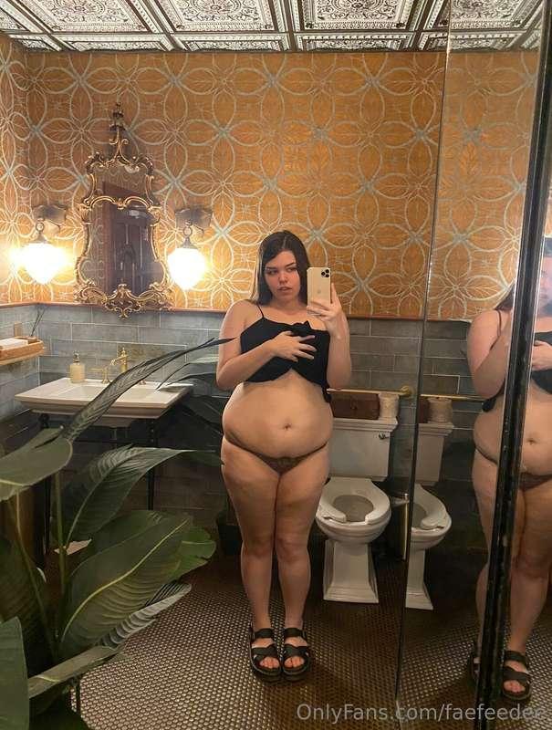 stayed in this bar bathroom for way too long taking belly pi..