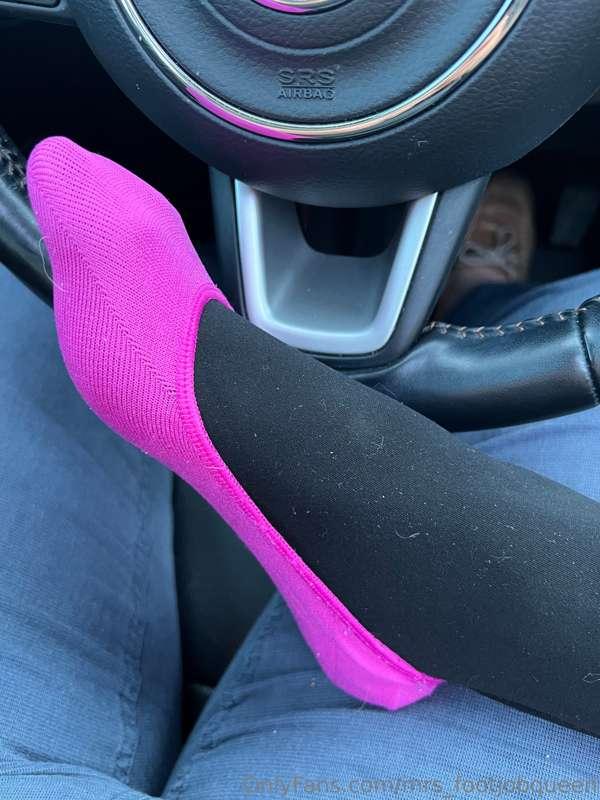 mrs_footjobqueen image #1