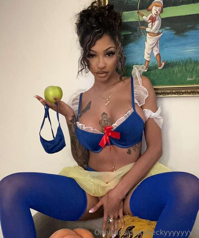 Snow White came out to play 😈💦