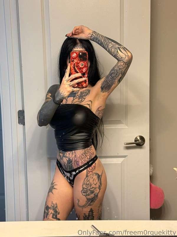 do you like tattoos 🤭main > @m0rguekitty 