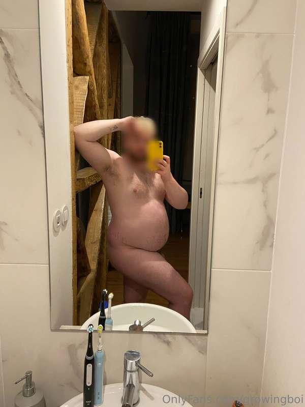 post-night out fat boy in front of a hotel mirror... next ti..